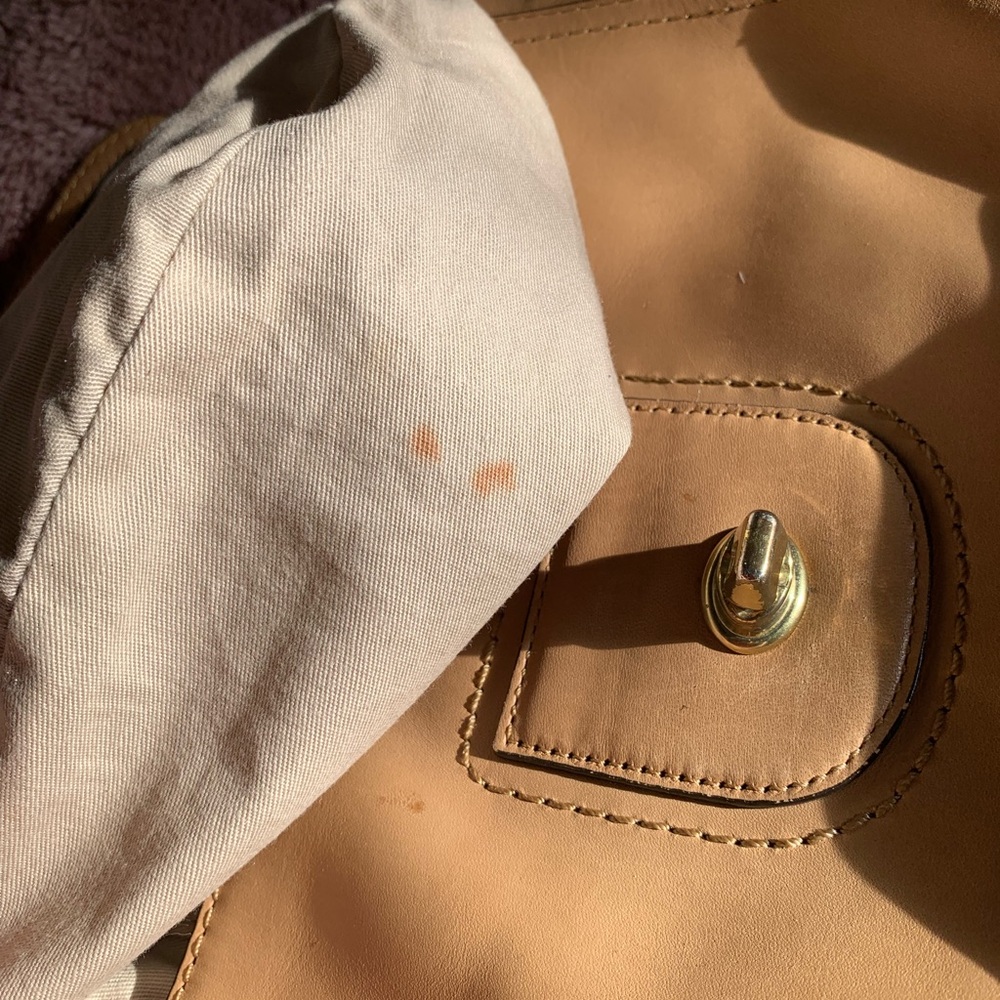 Coach Willis  Light Tan Leather Shoulder Bag with Gold Hardware - Picture 10 of 11